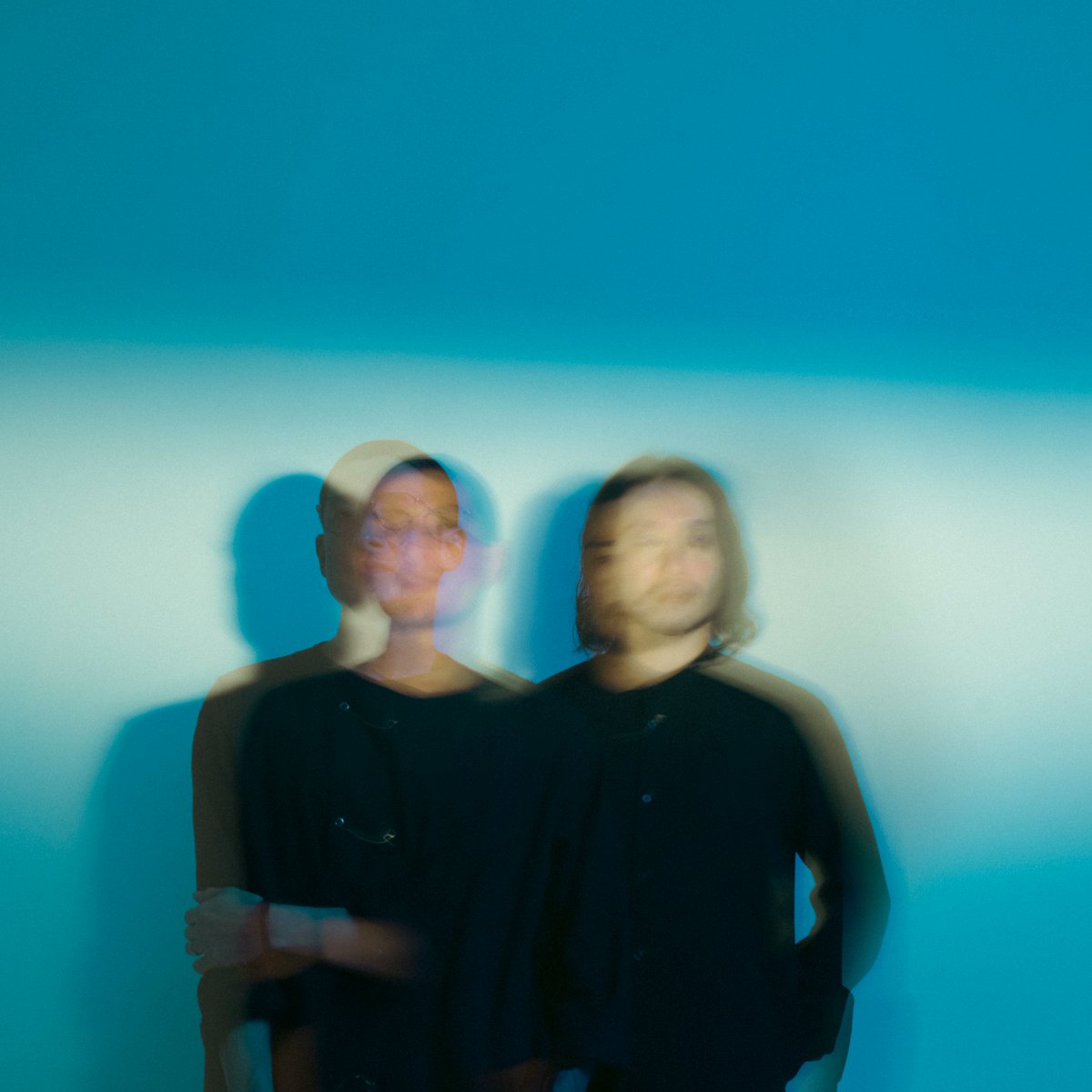 【連載】ドラマー・即興芸術家、粉川心（SHIN KOKAWA）とzezeco（青木ロビン×manukan）の実験

総勢13組17名のアーティストとの39曲の共同作業、13週連続リリース。その第1弾にして「このコラボはゴール地点」と語る3曲とは。

制作の過程で考えていたことを、粉川が赤裸々に綴る。

<a href="/Drum_ShinKokawa/">粉川 心 SHIN KOKAWA</a>