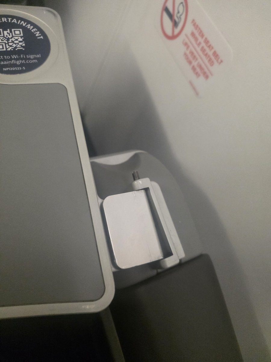88triggerman's tweet photo. @AmericanAir seat2f tpa 2 bna, 4-20 flight 3438.Tray not attached properly, not very usable and needs maint.  None of the compartments in the front restroom Closed properly and you would literally pull out a towel &amp; th entire compartment would open. Kinda ragged, was i on Spirit? https://t.co/rmeyS0N3qp