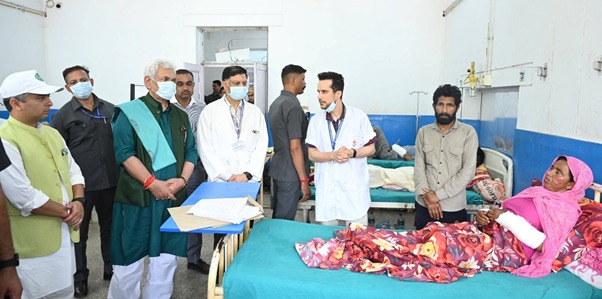 RisingKashmir's tweet image. #Ramnagar accident: #LG visits injured at #GMCUdhampur

@manojsinha_ @OfficeOfLGJandK
@diprjk

risingkashmir.com/ramnagar-accid…