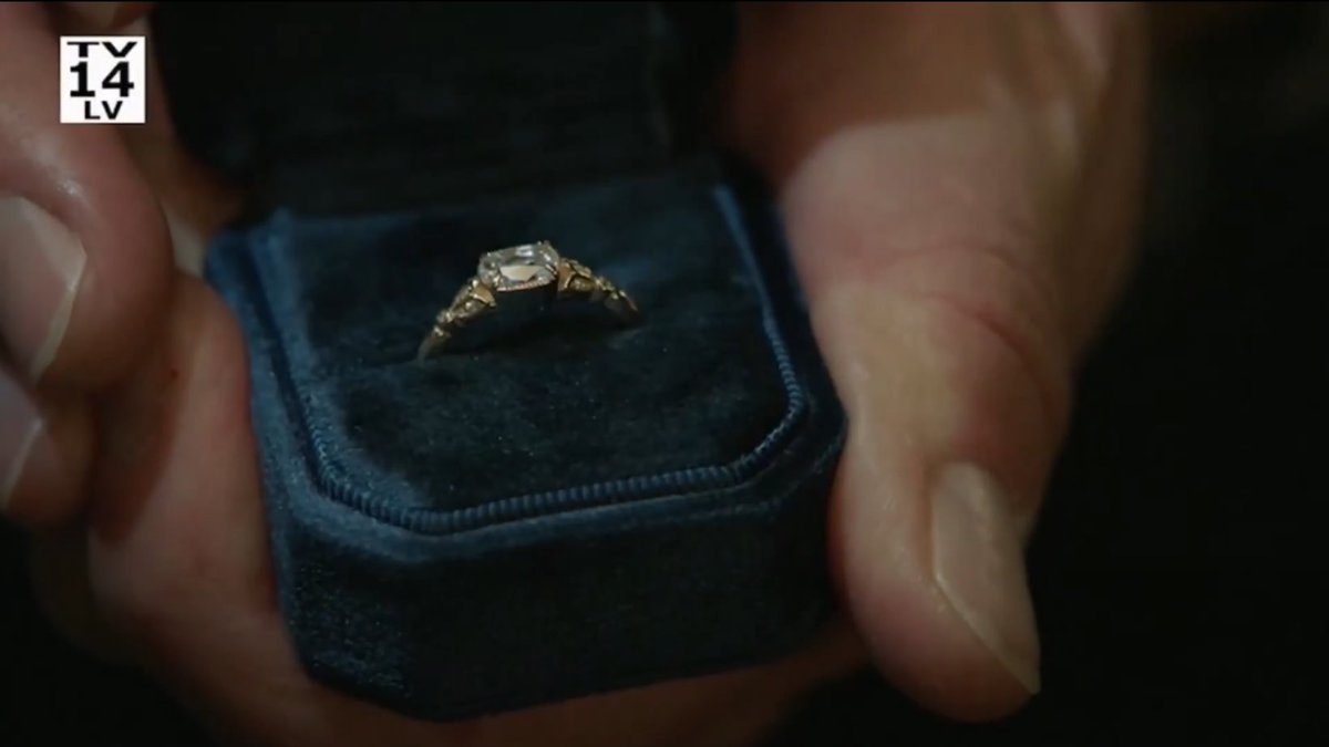 HE PUT THE RING IN BLUE BOX. BLUE. BOX. #therookie