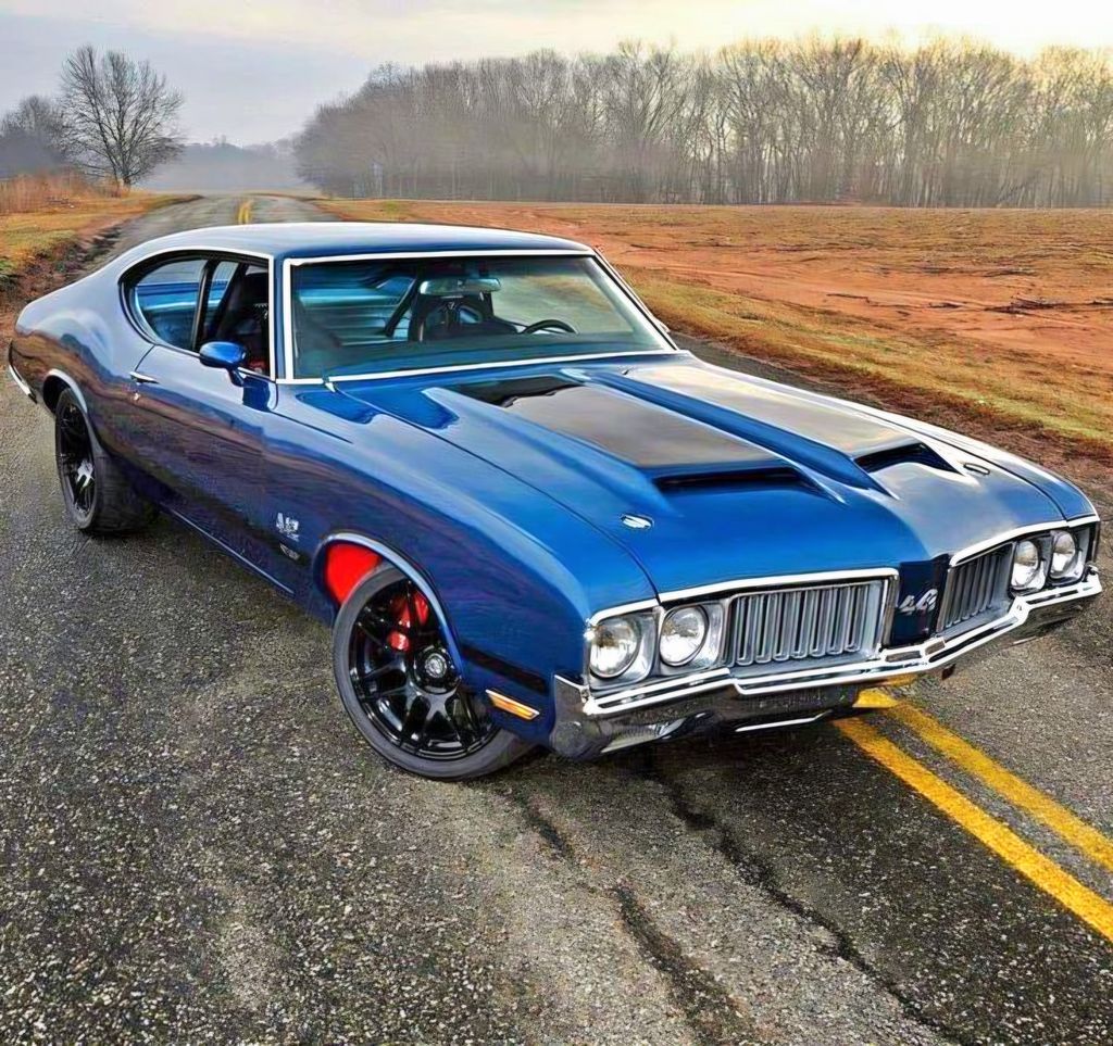 HappyMotorhead's tweet photo. Oldsmobeast just dropped in and the road’s already scared 😂
This ’70 Cutlass is fully pro-touring savage mode.
Rate the beast 0-10 👇
#Oldsmobeast #ProTouring #MuscleCar #TimeAttack #ClassicCar https://t.co/PzfjvblL7B