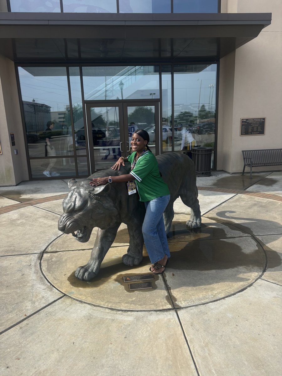 SadesCrown's tweet image. Me and Tony… ion care what y’all say. #LSU