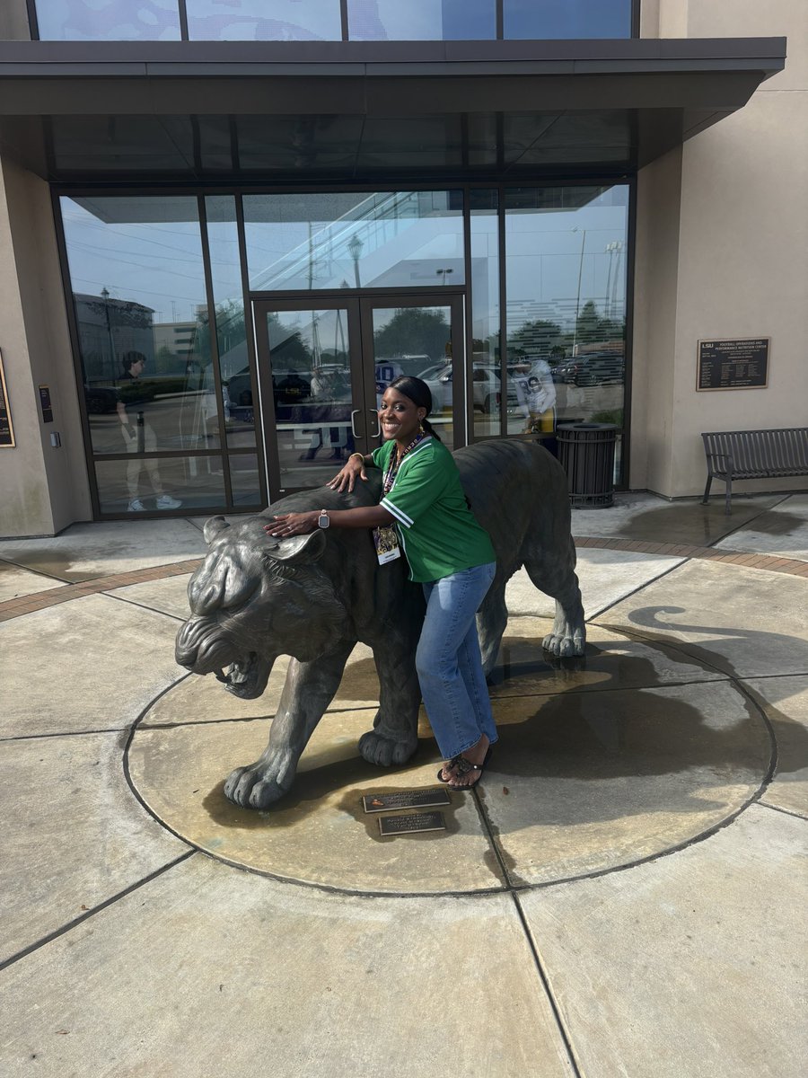 SadesCrown's tweet image. Me and Tony… ion care what y’all say. #LSU