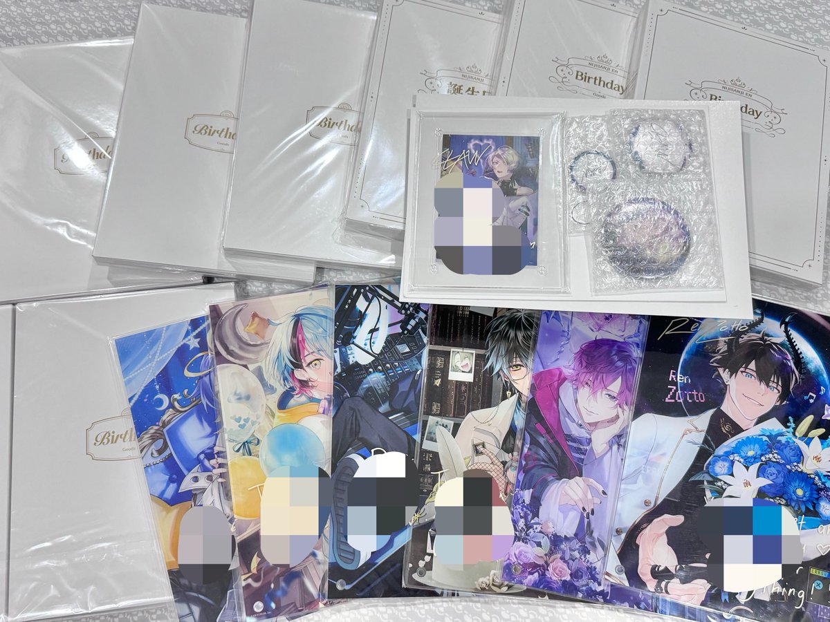 คือนี่ ซื้อของวันเกิดมาตลอด แม้จะไม่แกะตั้งด้วยซ้ำ เมื่อก่อนมันทำสวยมากๆๆๆ คุ้มมากๆๆๆอะ สวยก็ซื้อ แล้วปัจจุบันวิวัฒนาการย้อนกลับไปยุคไหนอะ ทำก็แย่กว่าเดิม😅😅😅😅 ตามเก็บมา4รุ่นที่มันเปลี่ยน คงได้เลิกปีนี้มั้งคะ55