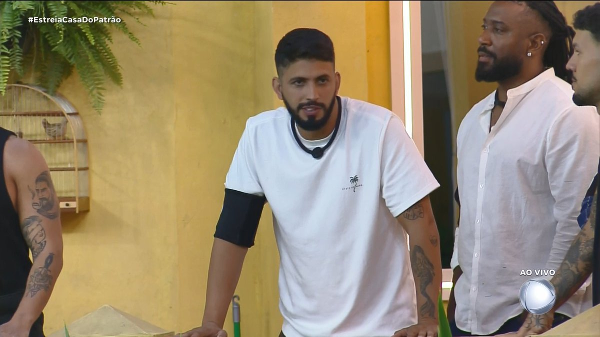 REAL TIME 
São Paulo, 28 abr, 00h04

10,00 | #TelaQuente > #AChamada 
  3,71 | #EstreiaCasaDoPatrão
  1,83 | #TheNoite 
  0,65 | #LeituraDinâmica