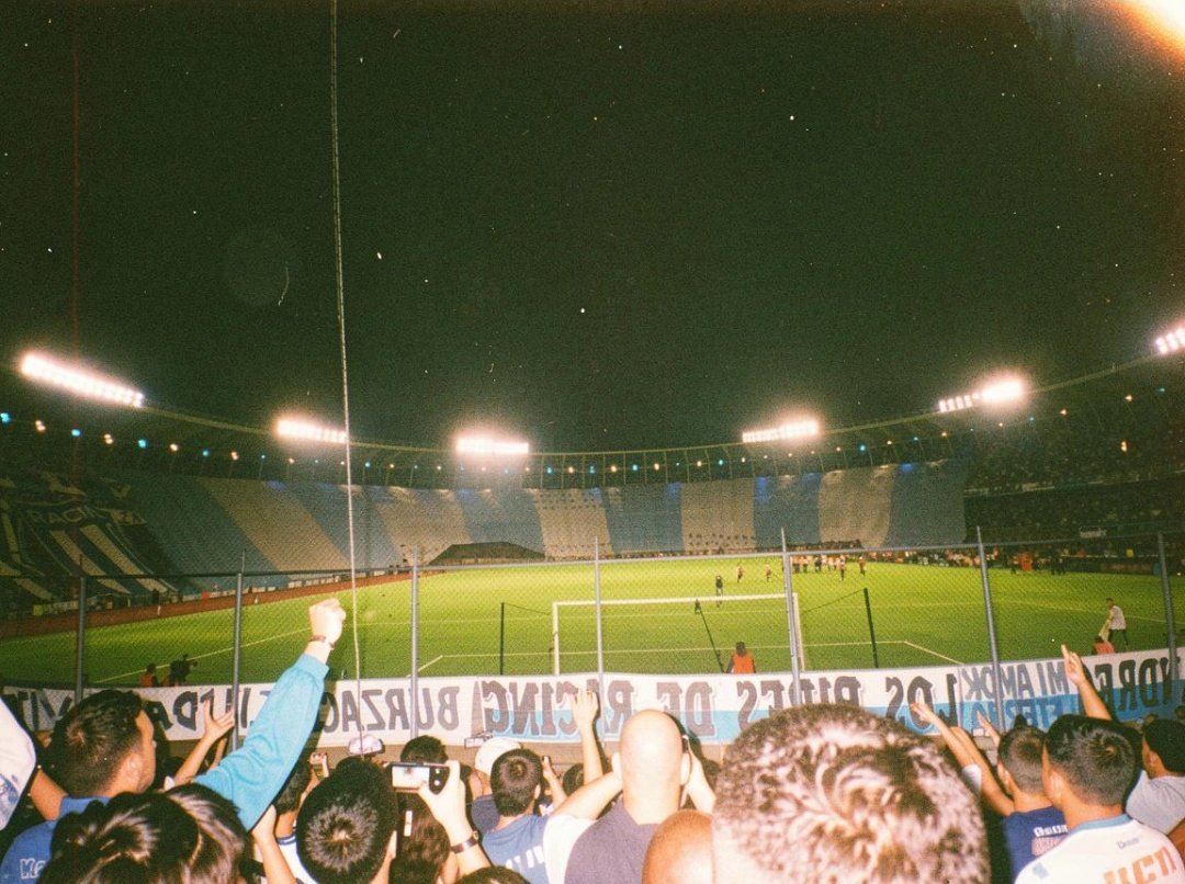 Solo te pido que ganes
Ponga huevo y corazón 
Que la número 1 te pide 
Que salgas campeón.