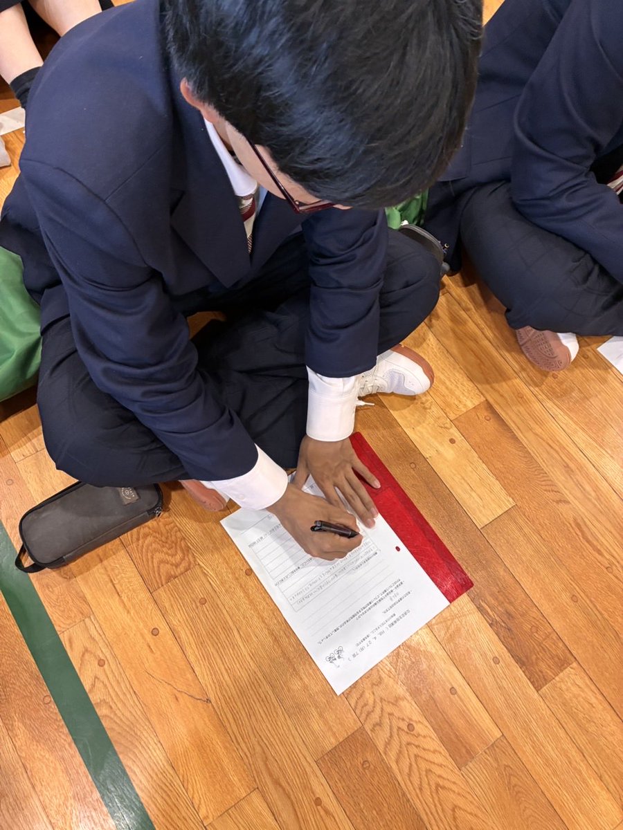 toyoshokoushiki's tweet image. 最近自転車事故増えてます🚲🚲🚲💥
#JAF の方に来ていただき交通講話を実施しました！皆さん身近なことなので、真剣に聞くことができました！メモを取っている姿が美しい🤩質問もサッと手が上がりましたね🖐️豊商は素晴らしい生徒ばかりですネ👍