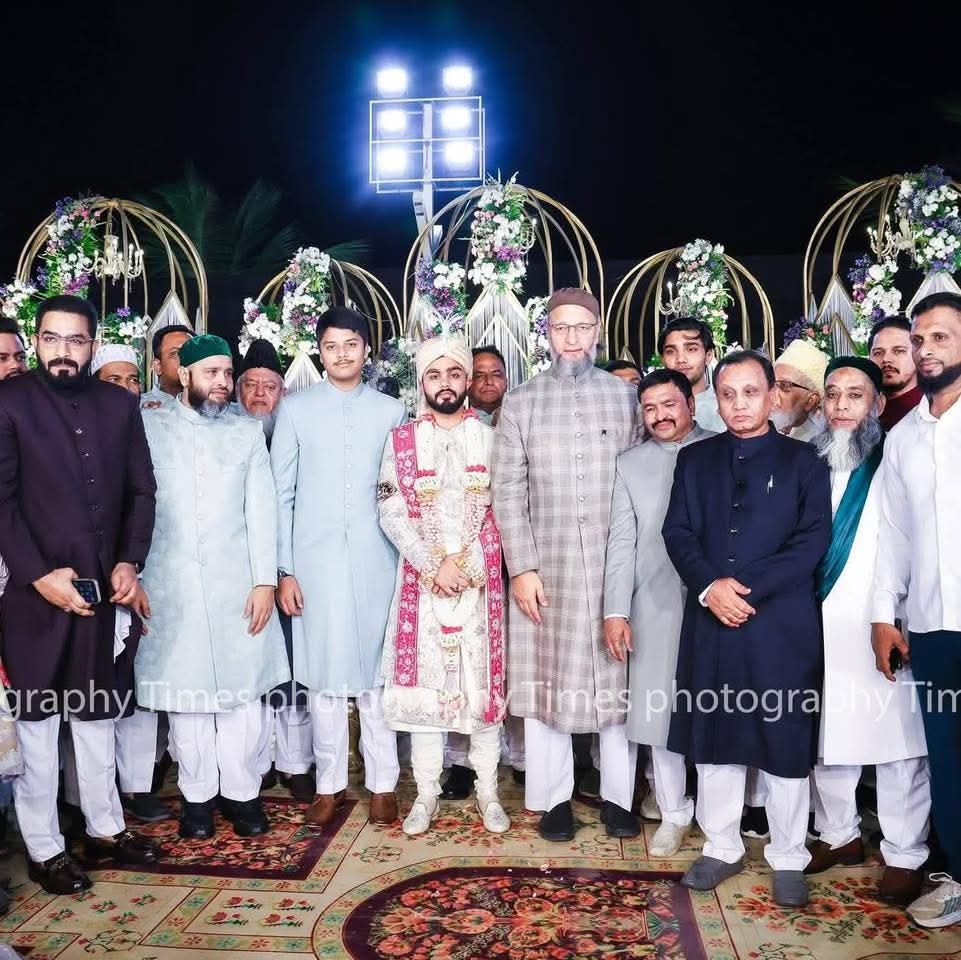 mojib4121's tweet image. AIMIM President Naqeeb E Millat Alhaj Br. @asadowaisi Sahab M.P Hyd Attended The Ruqsati Ceremony of AIMIM MLC Janab Alhaj @MIMRahmathBaig Quadri Sahab's Daughter with Shaik Faraz Patel At Metro Classic Garden AramGhar...

#aimim #asaduddinowaisi #function