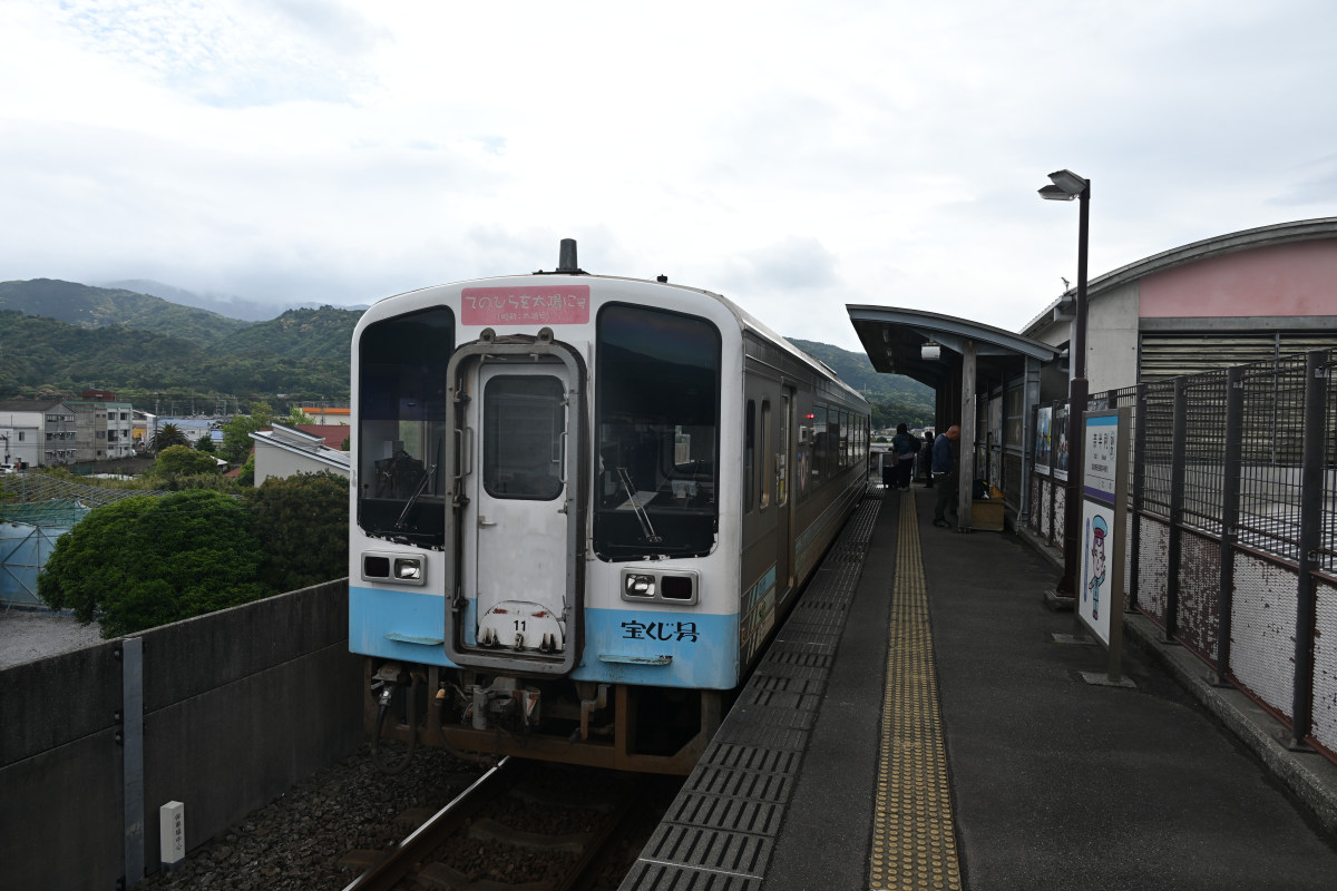 jprailfan's tweet photo. He also visited Aki and Nahari station. https://t.co/S9XRB3wPsw