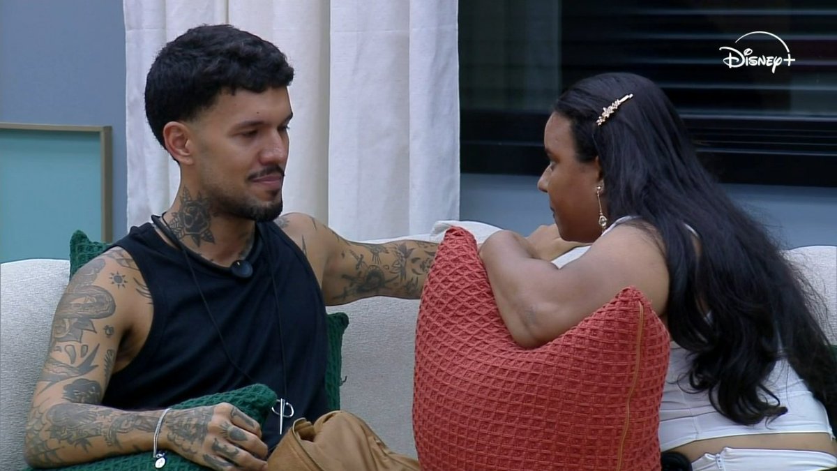 Já tem gente puxando o saco do patrão! #CasaDoPatrão