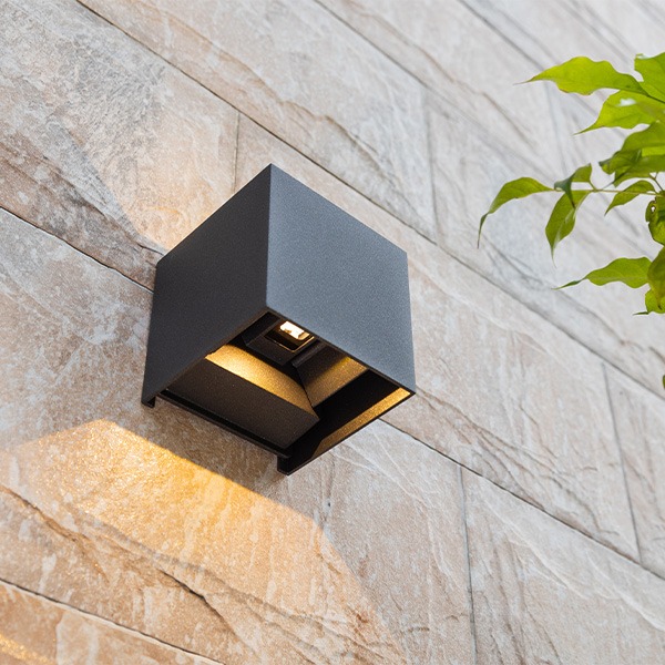 YundaLighting's tweet image. ✨ More than wall lighting.
Yunda double-head series combines up/down wash with forward light—adding depth, texture &amp;amp; practical visibility to outdoor spaces.

🌐 yundalighting.com
📩 sales4@yundalighting.com

#walllight #outdoorlighting #ledlighting
