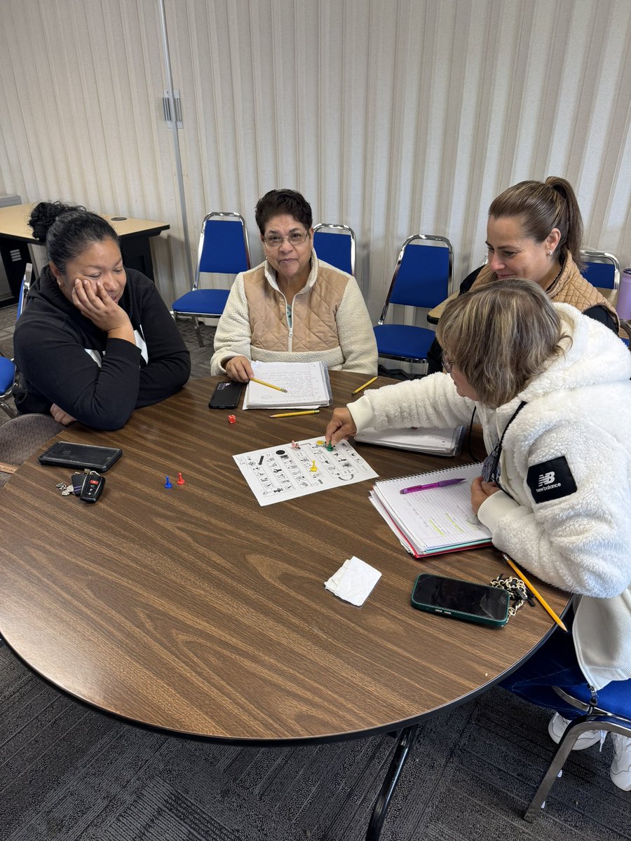 zjgalvan's tweet image. Happy Monday From Our Fantastic SUHSD Adult Education Team and Scholars! 🩵💙💛

Today I had the honor to visit several GED, HiSET, English and ESL classes with Dr. Kirk!💙🩵💚

What a beautiful day in the @SUHSDofficial 💙🩵💚💛🤍

#YOUmatter
#LeadershipMatters