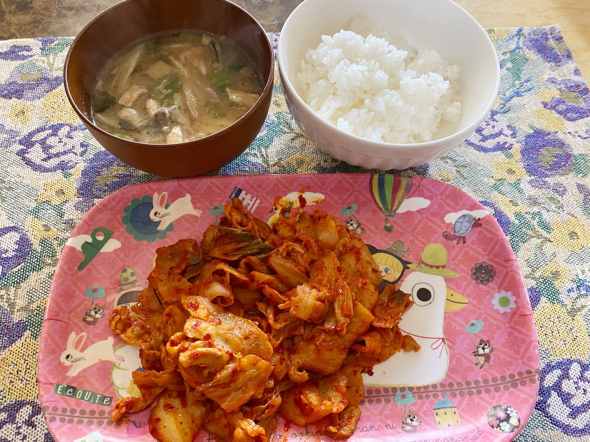 お昼は簡単に豚キムチを作りましたー！！