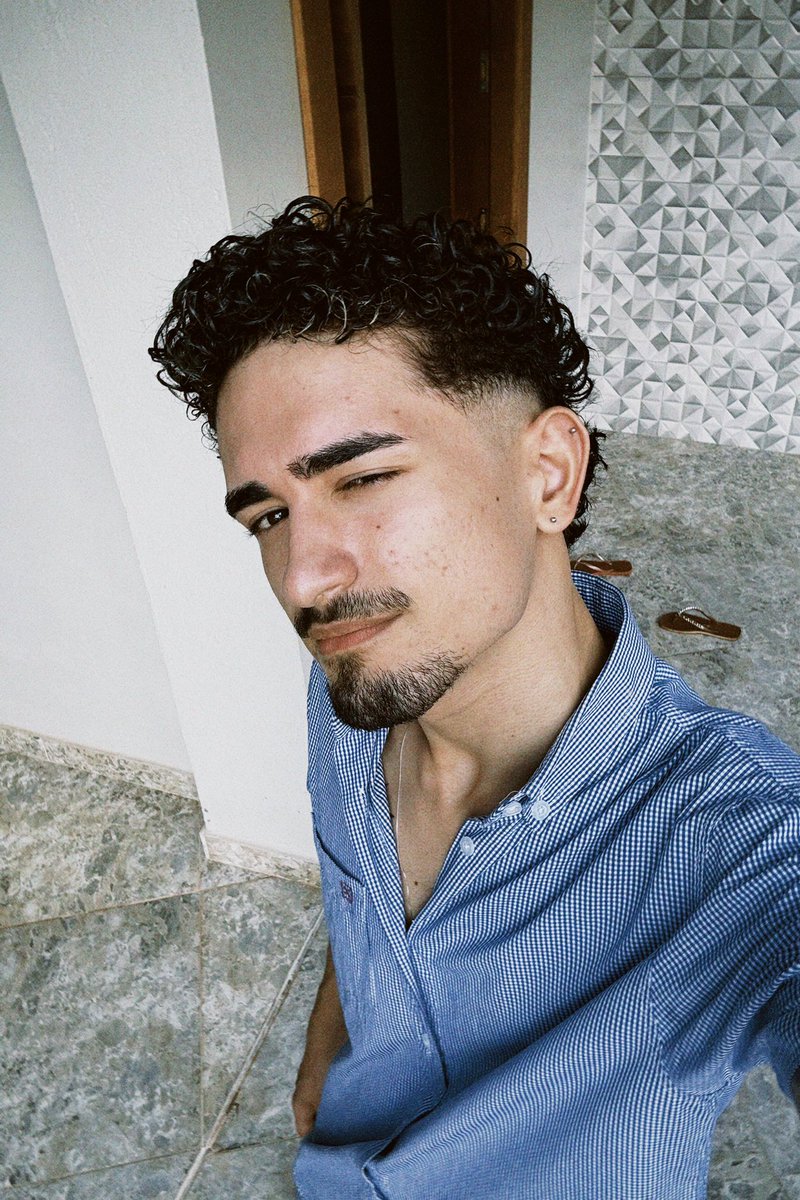 até que eu fiquei lindinho aqui