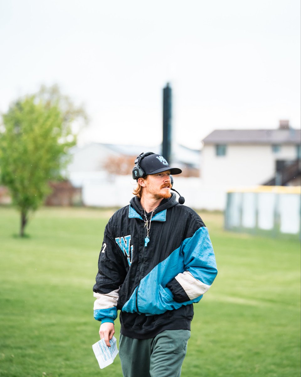 WestJordanHSFB's tweet image. What’s more important what you acquire or who you become? 

Strive to be 1% better everyday! 

#Assignment 
#Alignment 
#Technique 
#GoJags 🐆