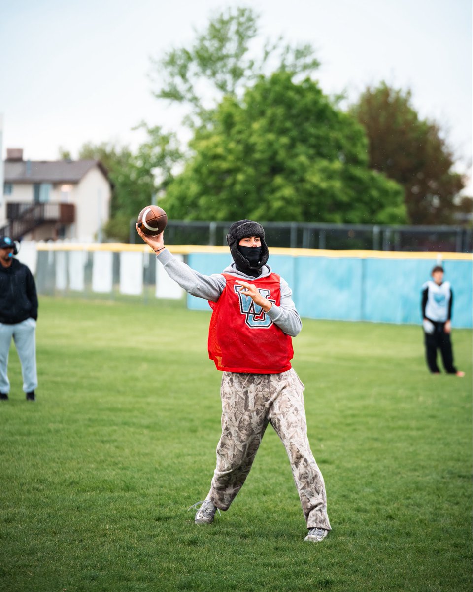 WestJordanHSFB's tweet image. What’s more important what you acquire or who you become? 

Strive to be 1% better everyday! 

#Assignment 
#Alignment 
#Technique 
#GoJags 🐆