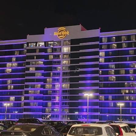 SalangBangtan7's tweet image. I did not know until right now that both Seminole Hard Rock hotels and casino went purple for #BTS in #Tampa 💜