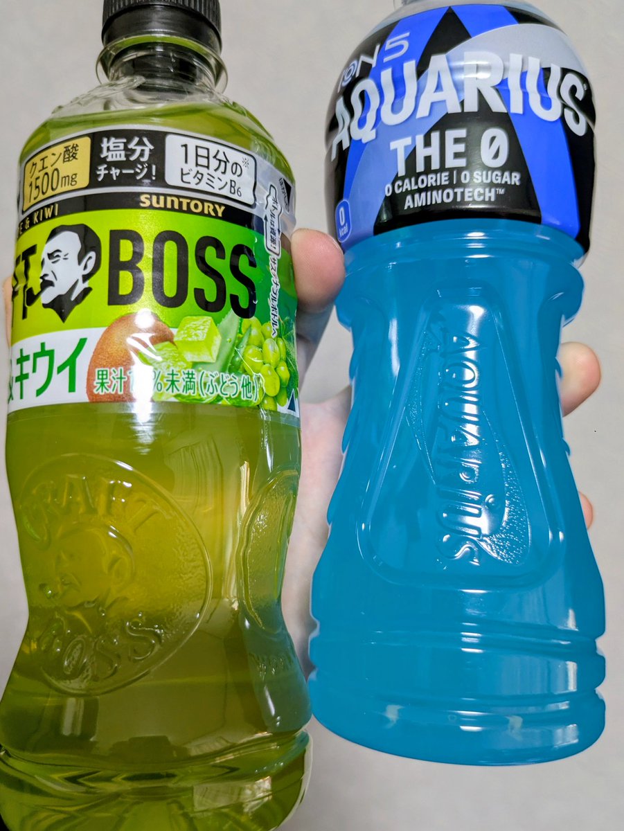 tosutm's tweet photo. なぜか怪しい色の飲料水を見ると買ってしまう🫪 https://t.co/hLVXxEcGO2