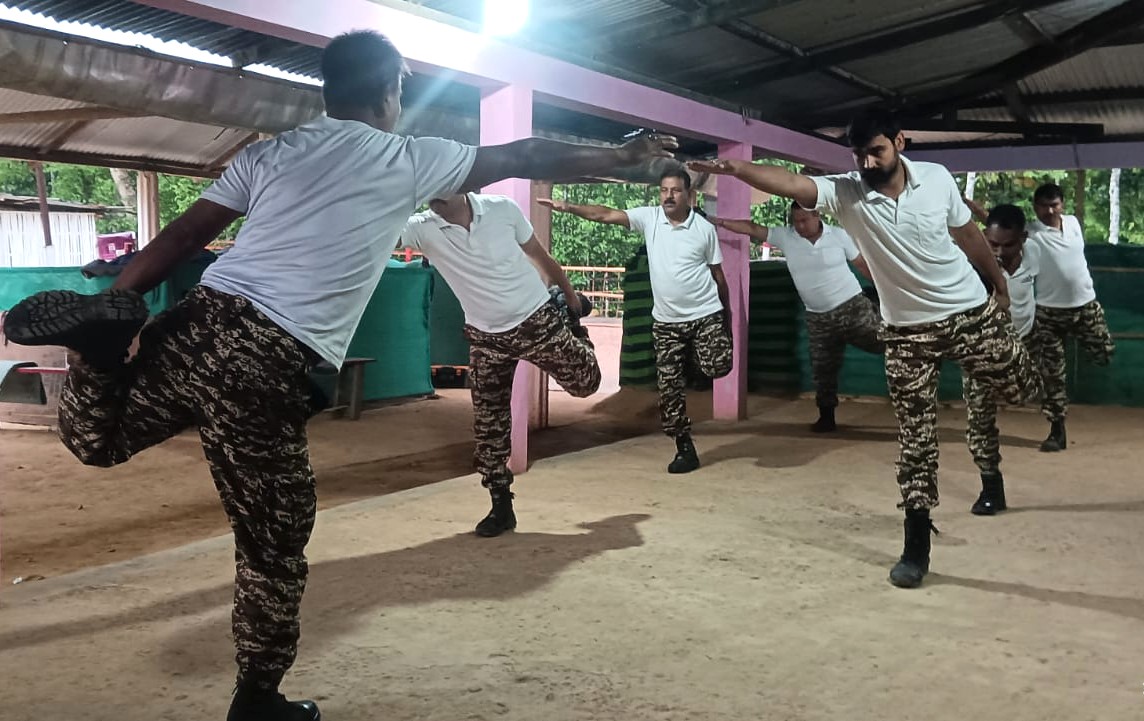2Diphu's tweet image. Daily morning exercise &amp;amp; yoga by 20 Bn CRPF jawans  building strength, stamina &amp;amp; discipline for a fitter force. 💪🧘‍♂️ #CRPF #Fitness #Yoga #Manipur #ServeAndProtect