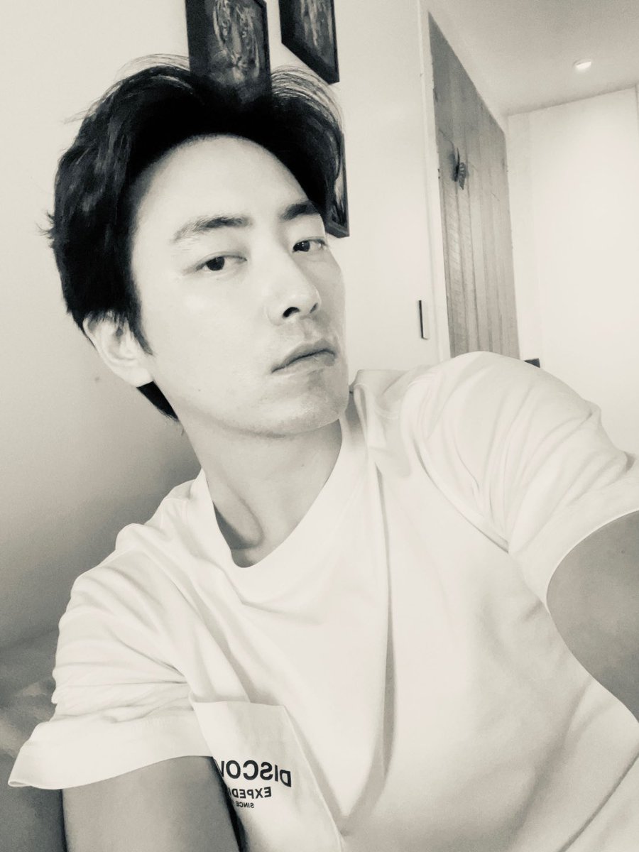 얼굴 하나도 안 변했죠?
심지어 나같경 지금이 더 좋음 앙❤️