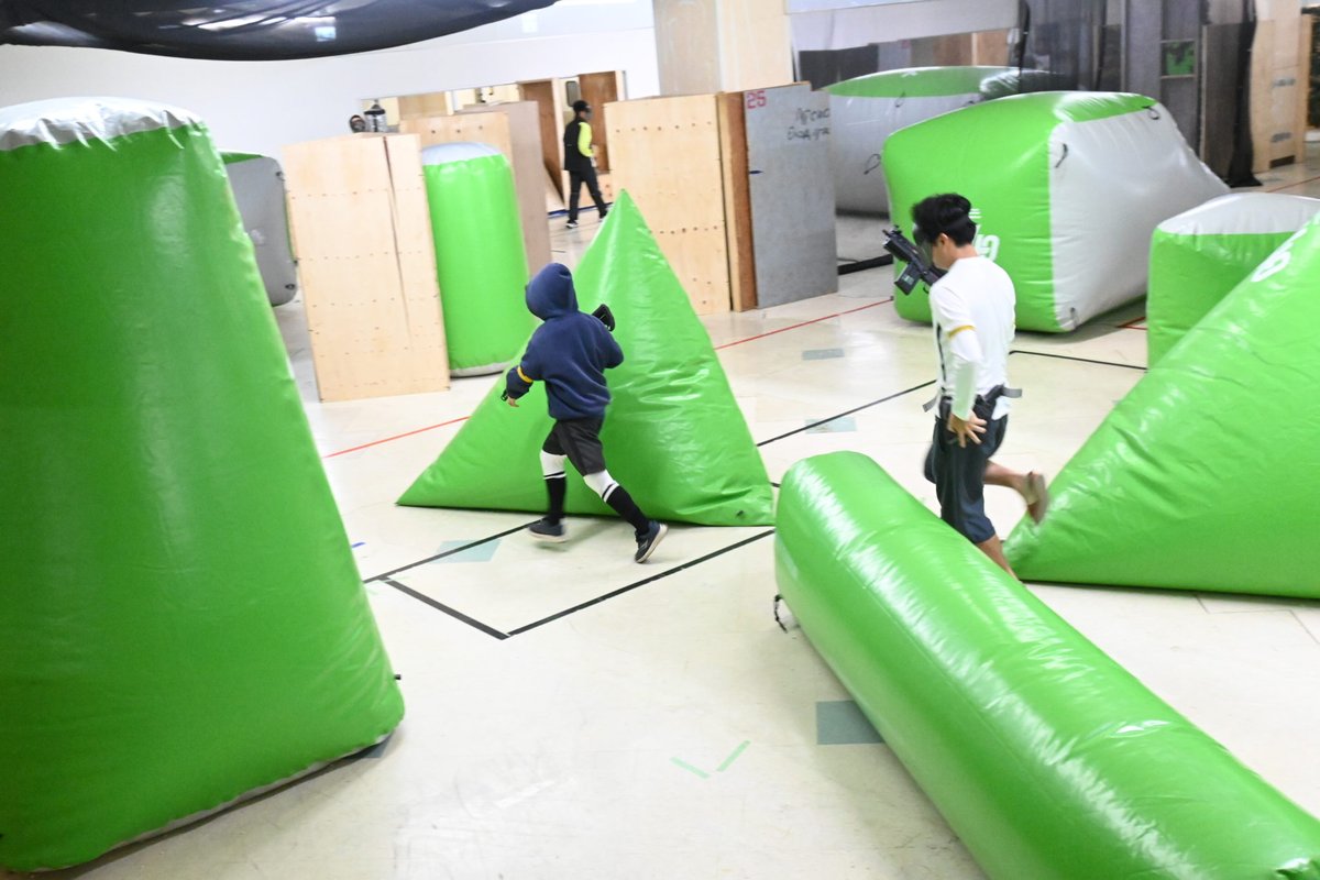SabageGoGo's tweet photo. ╭━━━━━━━━━━━━━━╮
サバゲー定例会情報【関東版】
╰━ｖ━━━━━━━━━━━━╯
「ZEEK」@zeeksabageさん（埼玉県入間市）の定例会をご紹介👍
ショッピングモール内の「超巨大」インドアフィールド #ZEEK で
GWはショッピングもサバゲ―も楽しもう！

小さなお子さまでも遊べる、埼玉県唯一のインドア10禁定例会をお見逃しなく！
#サバゴー なら即時予約OK✨

📅今週の #ZEEK 定例会
5/3（日）10禁定例会｜サバゴーで500円引き！
▶︎ https://t.co/cBsvakr9Eq

5/9（土）おためし定例会｜サバゴーで500円引き！
▶︎ https://t.co/mHm0JLw624

その他の定例会日程
▶︎ https://t.co/GP4YKPxxEQ

＝＝＝＝＝＝＝＝＝
フィールド情報
＝＝＝＝＝＝＝＝＝
ZEEK
埼玉県入間市豊岡2丁目1－1 サイオスＢ1

📍 アクセス
🚗川越ICから約20分、狭山日高ICから約10分
🚃入間市駅からタクシー約3分（約1km）

✨ ココが凄い！
✅西武池袋線「入間市駅」から徒歩約7分！抜群のアクセスと周辺環境
✅立体駐車場直結
✅インドアの常識を超える「多様な戦場」
✅男女別水洗トイレ
✅中止無し！
✅初心者育成に全力！「サバゲー塾」が熱い

#ZEEK #埼玉県 #入間市 #入間市駅 #川越IC #サバゴー #サバゲー #サバゲーGoGo