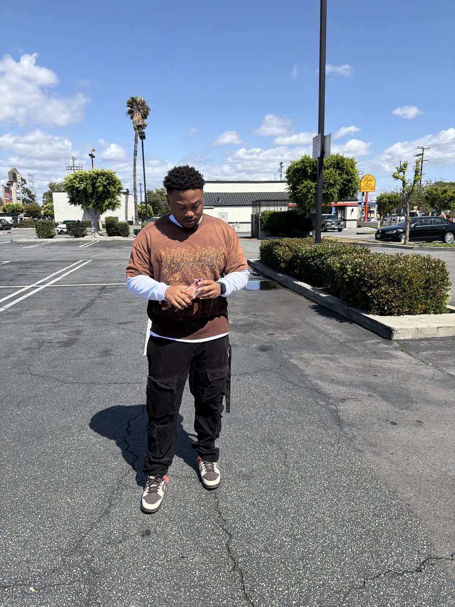 Lsn_Ej's tweet photo. bday coming up 4/28💀♾️ https://t.co/1vbK9xpVtD