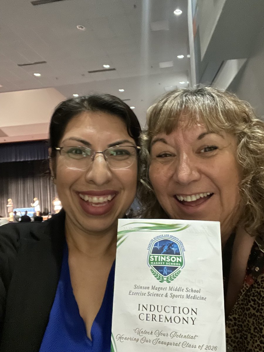 ViridianaE83's tweet photo. What a wonderful induction ceremony for the new magnet school @NISDStinson with a focus in Exercise Science &amp; Sports Medicine directed by the amazing Mrs. Rainey. Great job @RaineyJet honoring &amp; celebrating the inaugural class of 2026! #SkyhawkPride #SkyhawkLane https://t.co/7tA0wO78SC