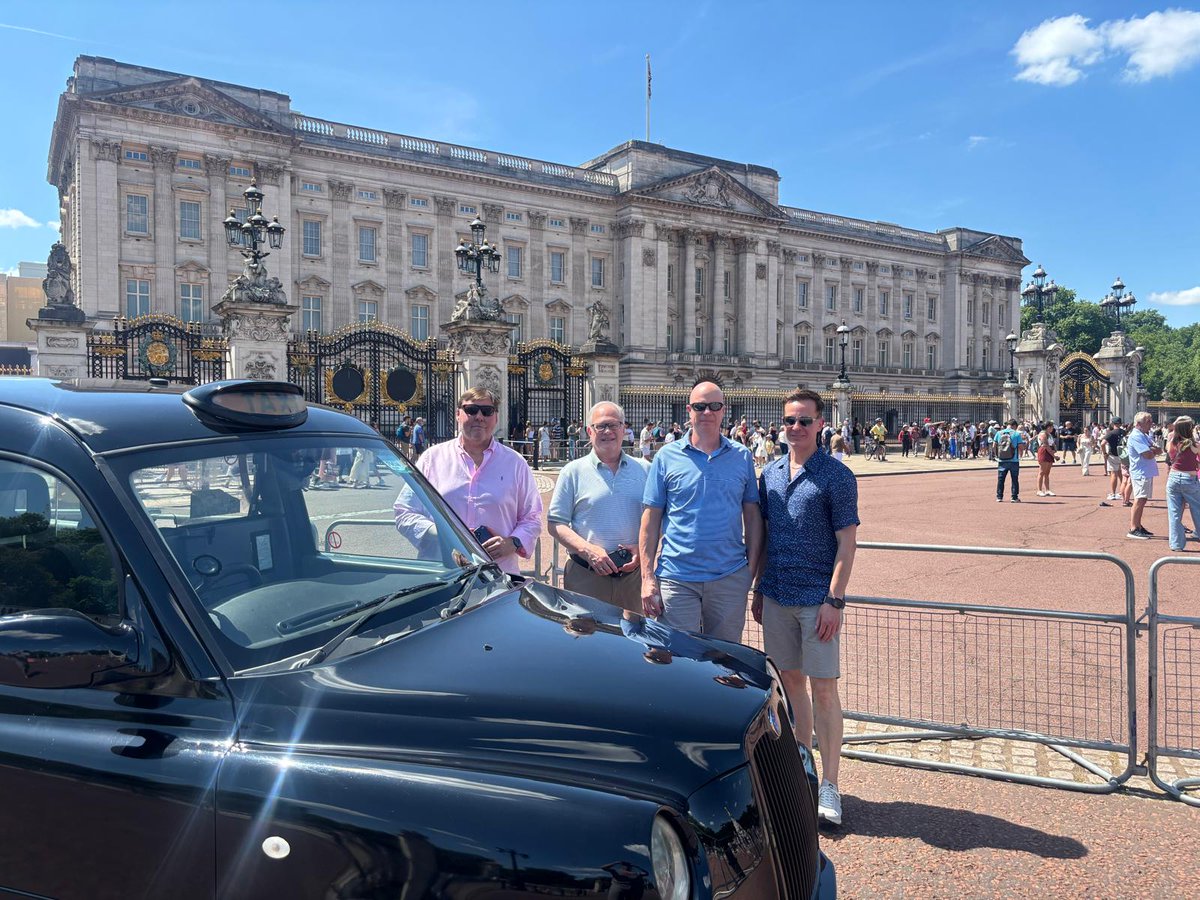 BlackCabTour's tweet image. Private Car Sightseeing in London - Unforgettable Tours - #GuidedTours #HistoricalLandmarks #LondonTours #Sightseeing #TravelTips - #LondonTours - londonsightseeingtaxitours.com/?p=79826