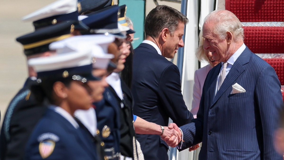 airnewsalerts's tweet image. #Britain's King Charles and Queen Camilla arrived in the United States ​on a four-day visit.  #US President #DonaldTrump and First Lady of the US, Melania Trump, welcomed them to Washington, DC.