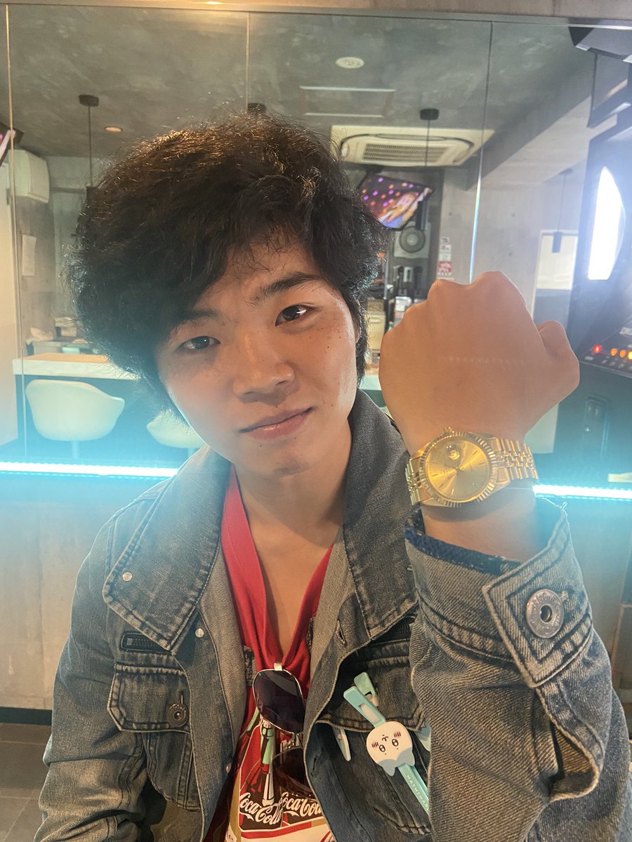 Nagayama115614's tweet photo. ストレート・天パ
皆はどっち派ずら?
#ドクターイエロー
#縮毛矯正
#RORAX https://t.co/PQhGvlWK8u