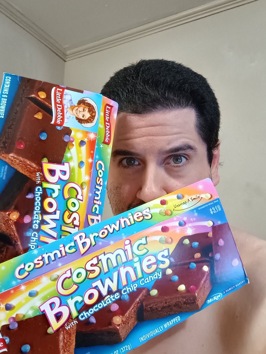 fatsnackvac's tweet image. todays bonus snack is a two boxes of #littledebbie #cosmic #brownies #snack #snacks #obese #big #fat #man #wk2