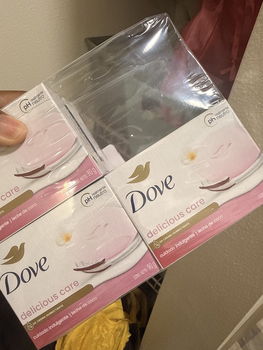 Queenish14's tweet photo. Thank you @Dove 😩🥰 #soapaddict https://t.co/LWQw64ZBT0