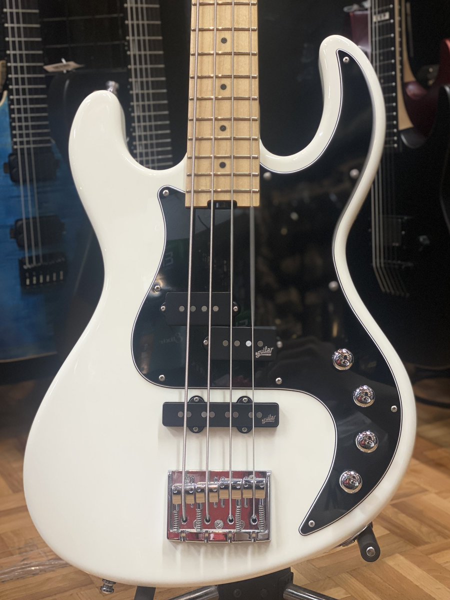 esptechhouse's tweet image. ‍[中古入荷]
ESP Custom Order Original PJ Bass【USED】

リバース形状のオリジナルシェイプが目を惹くオーダーメイド品✨️
アルダーボディ/メイプル指板の構成です

コンディション超良好👍！

本体のみ
￥330,000-にて販売開始❕
#テクハスタッフたがわ
#御茶ノ水 #ESP #ベース #エレキベース