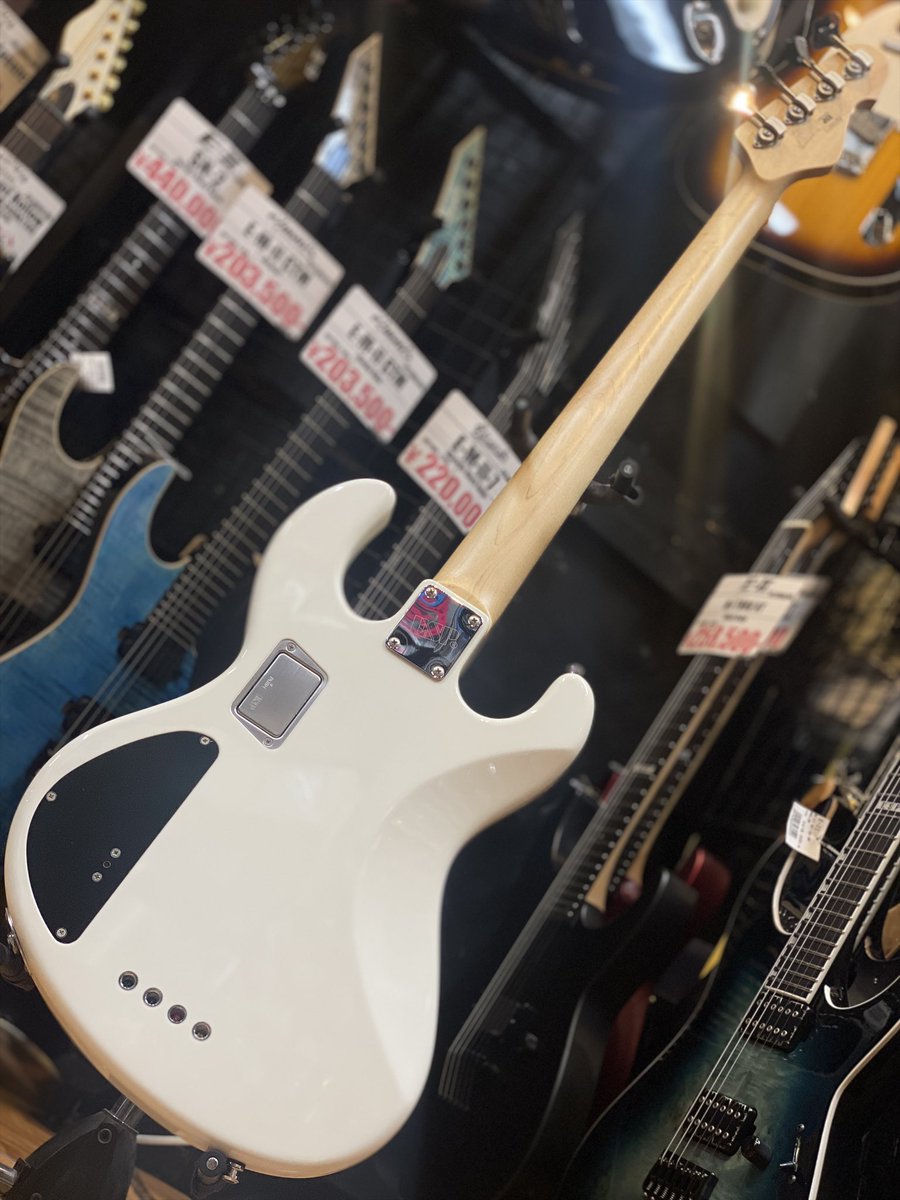 esptechhouse's tweet image. ‍[中古入荷]
ESP Custom Order Original PJ Bass【USED】

リバース形状のオリジナルシェイプが目を惹くオーダーメイド品✨️
アルダーボディ/メイプル指板の構成です

コンディション超良好👍！

本体のみ
￥330,000-にて販売開始❕
#テクハスタッフたがわ
#御茶ノ水 #ESP #ベース #エレキベース