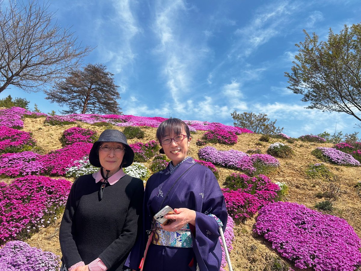 CTeZsufDeeemdeP's tweet photo. 2026.4.26
#芝桜公園

今年は母と来れた😊
お友達とも久々の散策で楽しかった♪
天気も良くて景色も最高🌸

【 #簡単に着れる着物 】
@shitateya_jingoro 
@jingoro_collection 
 
#仕立屋甚五郎 #したてやじんごろう 
#29秒で着れる着物 https://t.co/NRDcUypW5U