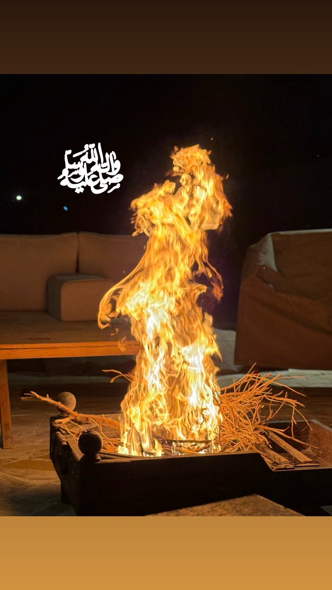 AlsaadV's tweet photo. من شعم ضوّه يجونه رفيعين المقام
والعـرب ما تجـتمع عند ضـوٍ طافيّـه https://t.co/fedw1i8ehO