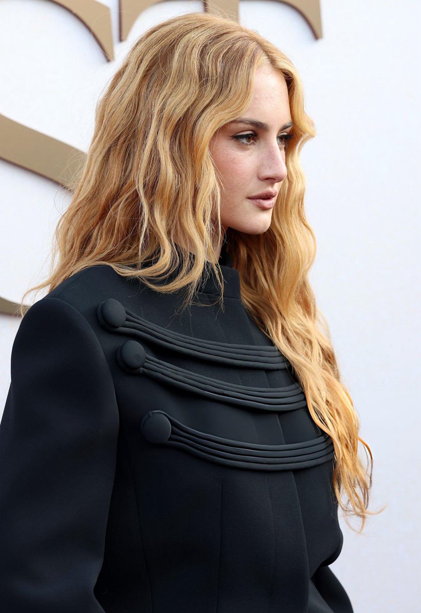 Grace Van Patten Updates tweet media