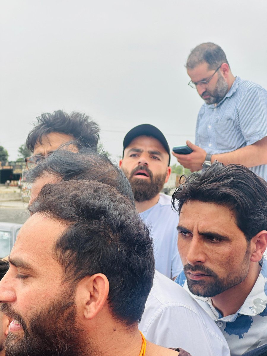 aapkamuddasir's tweet image. Ya Allah, aapka bahut bahut shukriya. Humay pareshan kiya gaya, lekin hum kabhi jhukey nahi. Aaj aapne humay izzat bakhshi. @MehrajMalikAAP ka PSA radd kar diya gaya aur unhein baizzat riha kiya gaya. Ya Allah Humay apnay hifz o amaan mein rakh 🤲 
#Gratitude #Justice #Faith
