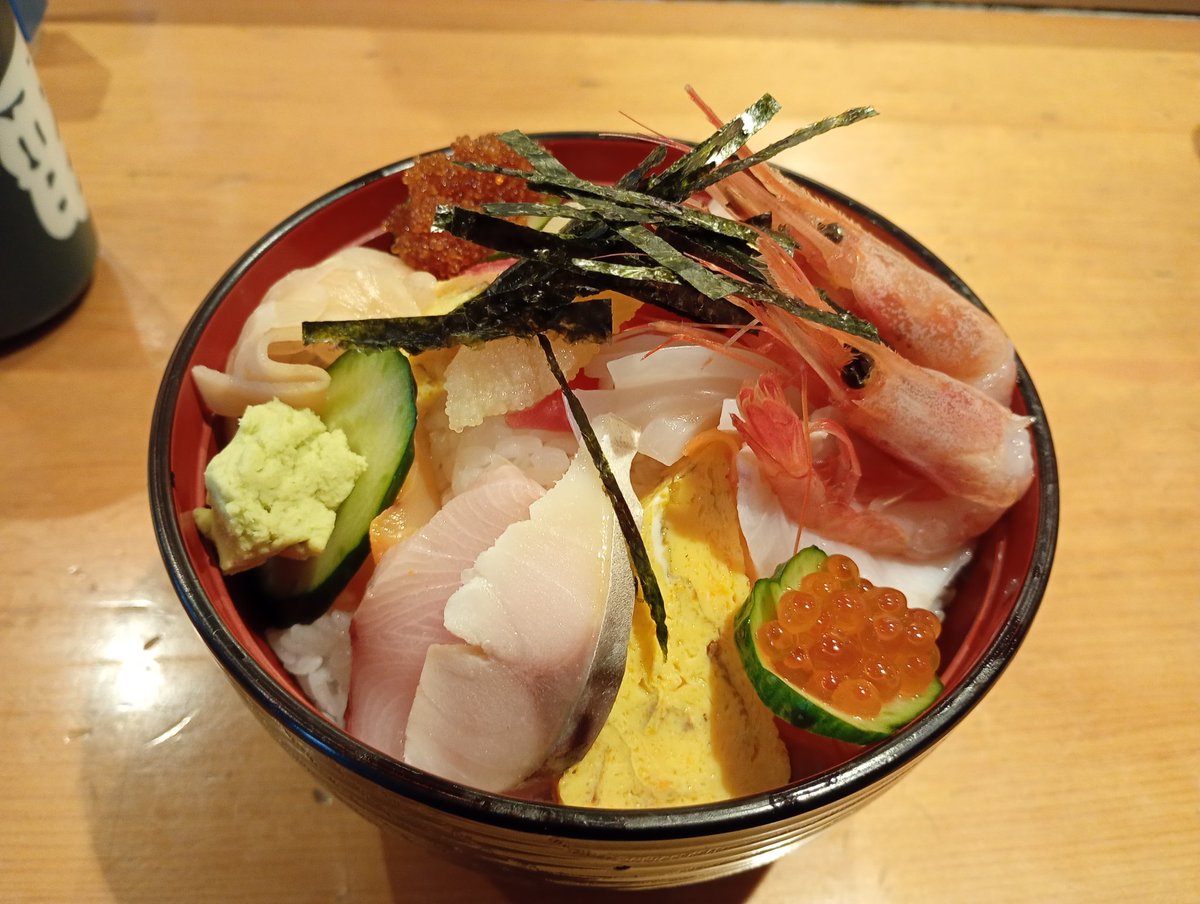 haikainew's tweet photo. その時いただいたちらし寿司と握りはコチラ🍣🦐🤤 https://t.co/ZsdmQun96Y