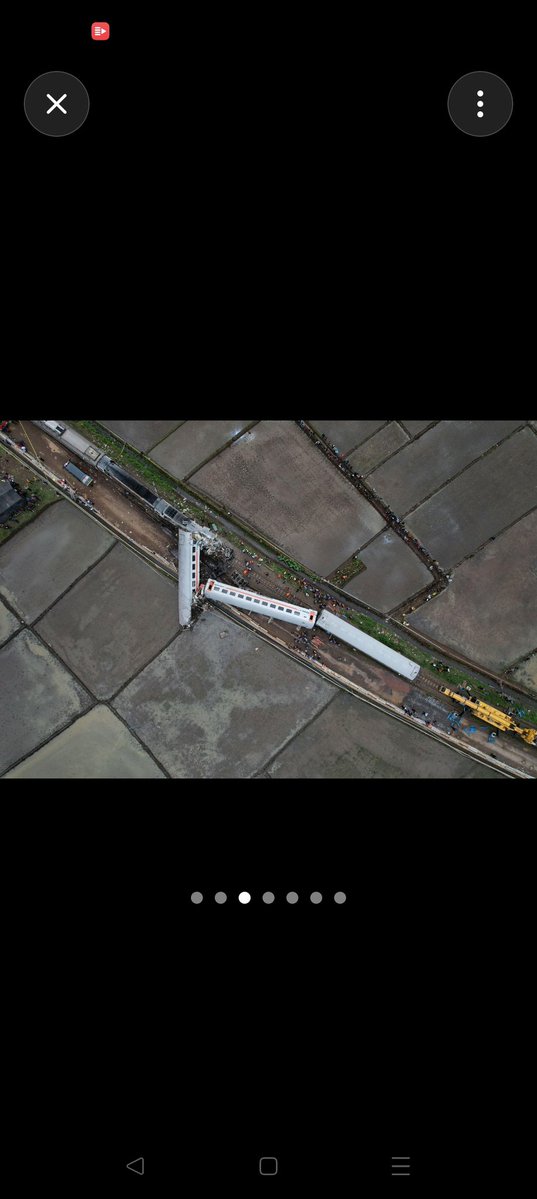 movielover93582's tweet image. 🚨 BREAKING: Deadly Train Collision in #Indonesia

A high-speed train slammed into a stopped commuter train near Jakarta - turning a normal day into chaos.
Casualties (latest)
Deaths: up to 14 confirmed
Injured: around 80+ people
Some passengers were trapped in wreckage