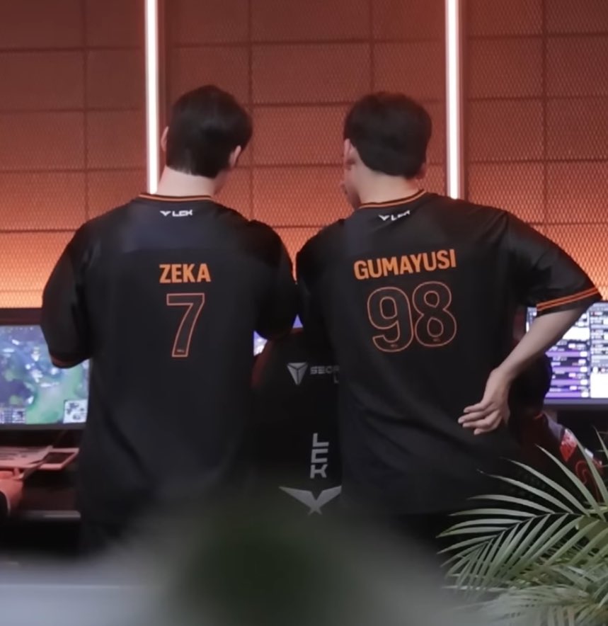 Mon🐋🍊 tweet media