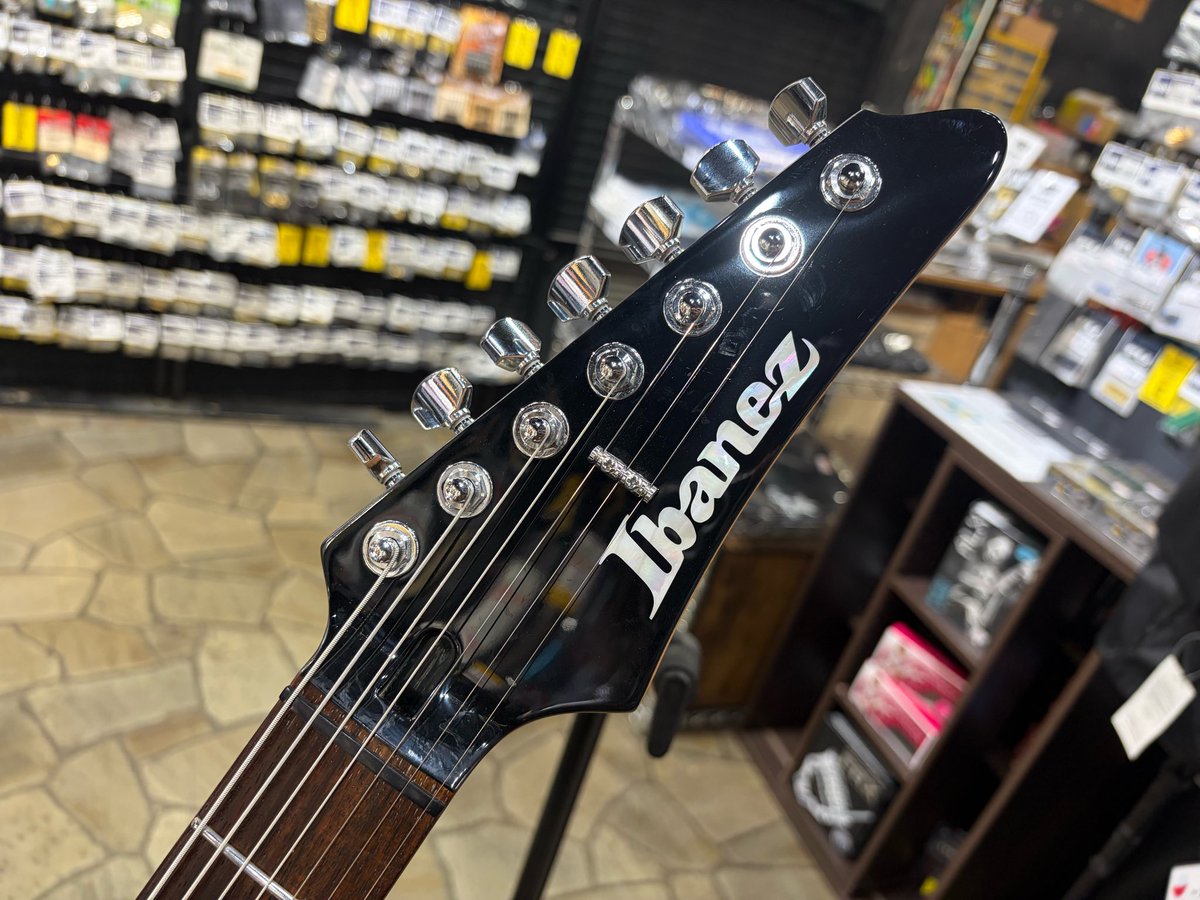 bbsapporock's tweet image. #used 【#Ibanez AZ427P1PB-CKB】

委託品として入荷🚚💨

使用感として汚れはありますが目立った傷はなく美品です💕

スイッチでハムバッカーとシングルコイルを行き来することができ、様々なサウンドを奏でられます🎸

ギグケース、アームバー、取扱説明書が付属です♪

#BIGBOSS札幌
