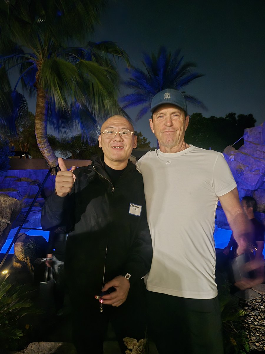 oneforonehaha's tweet photo. Well @Kaspa_HypeMan is explaining #kaspa 10bps to in the chinese BTC holder party organized by @ChandlerGuo!!! https://t.co/YAlV5ODp4l