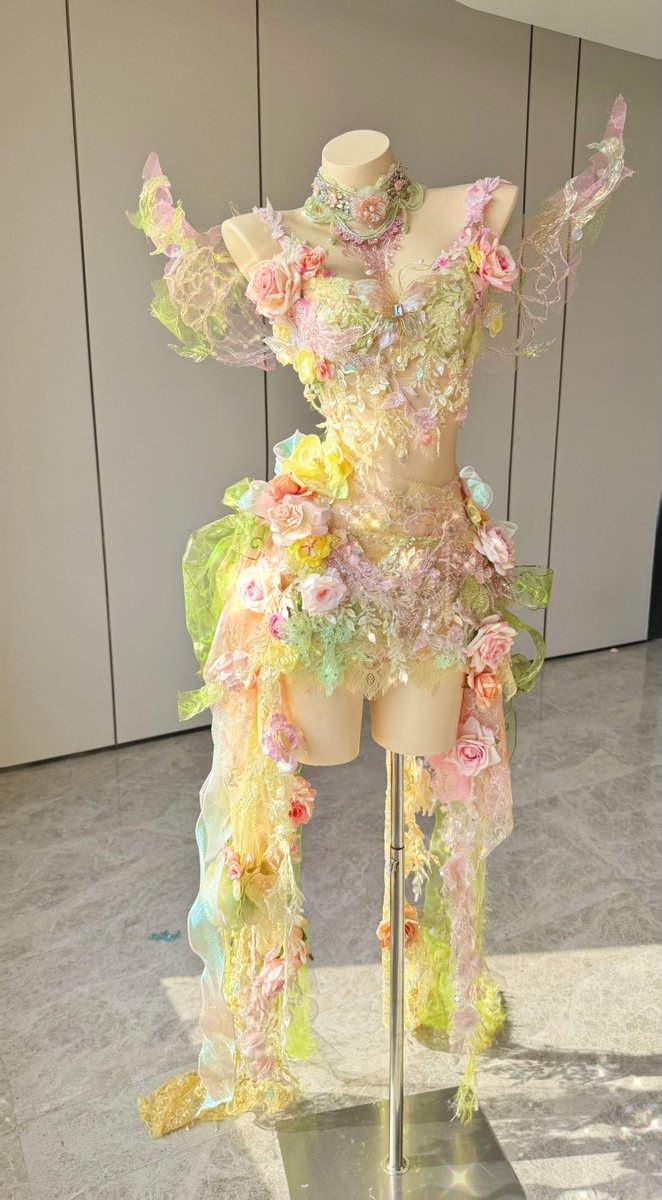 mermaid_lucia_'s tweet image. Soft florals, pastel shimmer, and pure fairy-tale energy.
 Pastel Garden Reverie is made for dreamlike entrances and unforgettable styling.

#PastelGardenReverie #Fairycore #FloralCouture #DreamDress #FantasyFashion #MermaidLucia