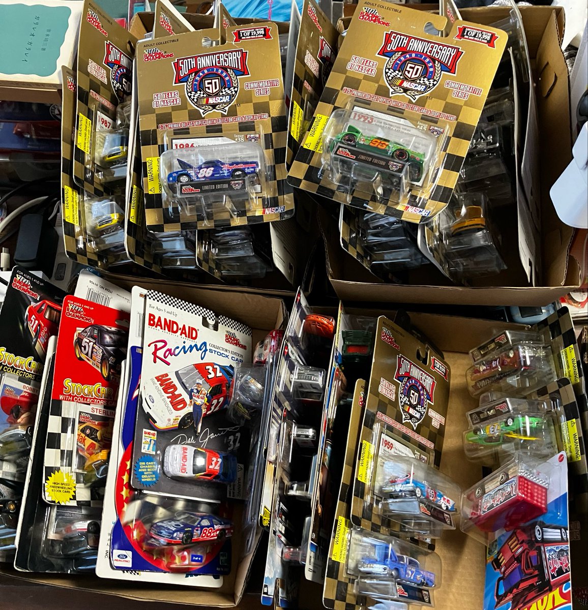 showchan300's tweet image. 選別終了。9割方レーシングチャンピオンのNASCAR。今週出します、是非😊
#racingchampions
#nascar