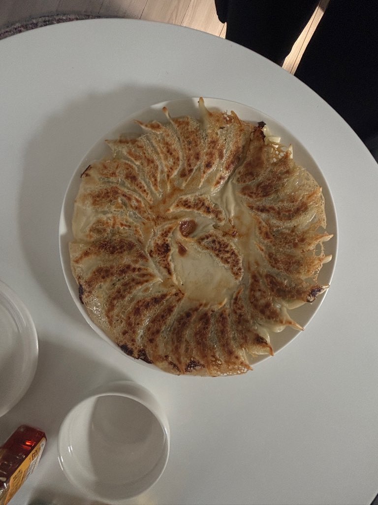 Ricky_Rakuten's tweet image. お久しぶりです♪
この前の休みは餃子を作ったよ🥟
休みの日も同期と会えて嬉しい〜
#楽天モバイル
#Rakuten
#スマホ
#休日