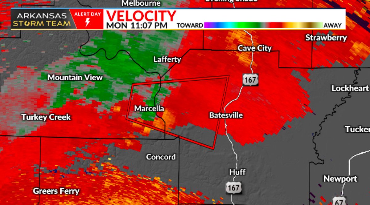 ToddYakoubian's tweet image. This storm might be reorganizing.  Watch this Batesville.  We continue live coverage. #Arkansas #Tornado #ARStormTeam #ARWX