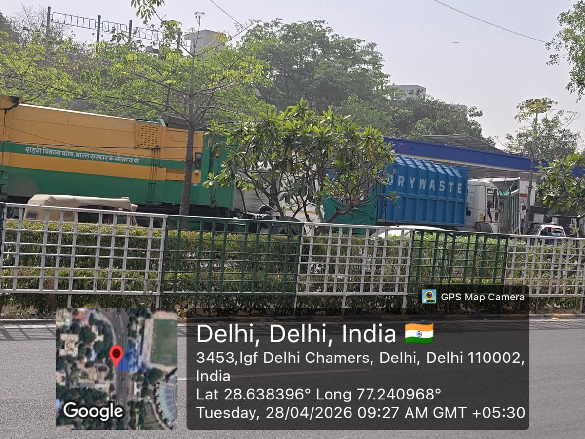 tarunn_sood's tweet photo. माननीय @DelhiPolice @dtptraffic
दिल्ली गेट मेट्रो स्टेशन गेट नं. 5 के पास स्थित HP पेट्रोल पंप पर प्रतिदिन सुबह 9:00 बजे से 10:30 बजे के बीच भारी वाहनों की लंबी लाइन लग जाती है, जिससे पूरी सड़क पर जाम की स्थिति बन जाती है। आम जनता, ऑफिस जाने वालों एवं यात्रियों को भारी परेशानी व देरी का सामना करना पड़ता है।

कृपया तत्काल ट्रैफिक व्यवस्था हेतु आवश्यक कार्रवाई करें एवं भारी वाहनों के लिए उचित समय/लाइन प्रबंधन सुनिश्चित करें।

स्थान: Delhi Gate Metro Station Gate No. 5, Delhi