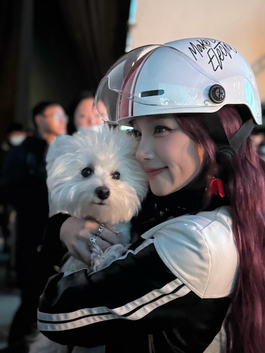 YUNOOMM's tweet image. 🛵🐶

#雨琦 #YUQI #우기