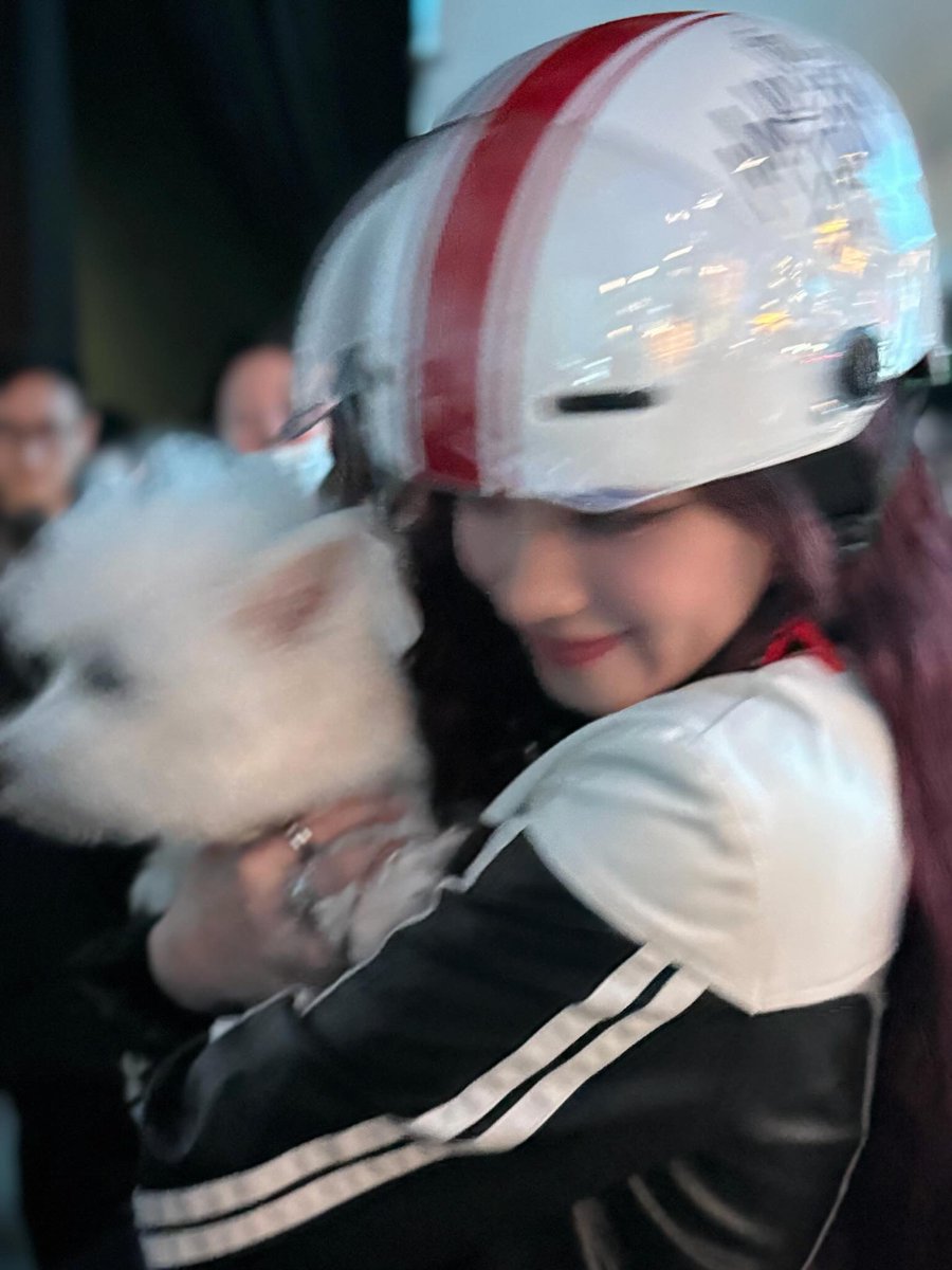 YUNOOMM's tweet image. 🛵🐶

#雨琦 #YUQI #우기